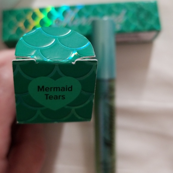 SALE! Too Faced Mermaid Tears MAGIC CRYSTAL - Picture 6 of 6